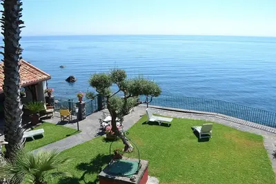 Image de Sea Terrace villa face Ă la mer