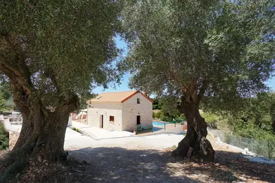 Image de Villa Antikleia isolée avec piscine privée