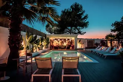 Image de Villa moderniste à 5 minutes en voiture des meilleures plages d'Ibiza