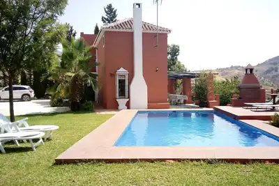 Casa Millán est une petite ferme située dans la vallée de la rivière Las Pasadas