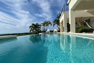 Image de Villa contemporaine, vue  à couper le souffle, face mer! Internet par satellite!