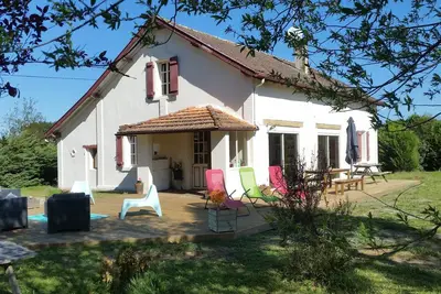 Image de maison landaise au calme avec piscine