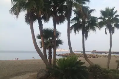 Image de Appartement récemment rénové à 5 minutes de la plage avec wifi et Aacc.