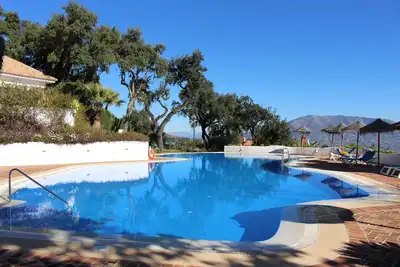 Image de Emplacement magnifique près de Marbella. Grande terrasse. Superbes vues sur la mer et la montagne