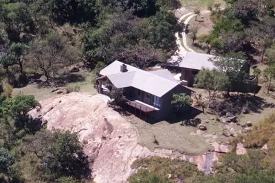 Image de Maison substantielle dans un jeu privé Conservancy