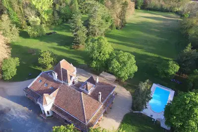 Image de Chambres d'hôtes avec piscine au cœur d'un parc arboré