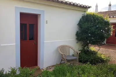 Image de Chambre simple confortable dans la campagne intacte
