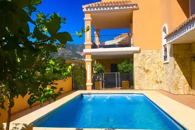 Image de #Piscine privée chauffée avec vue sur la mer et la montagne *