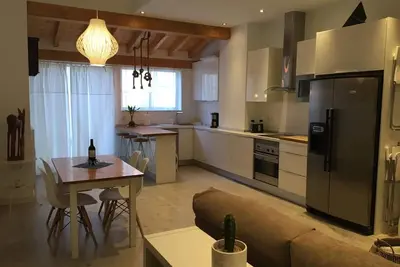 Loft dans le quartier de La Petxina près du centre très bien situé.