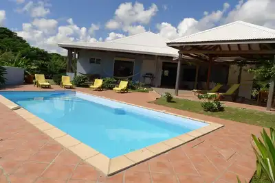 Image de Les Alizés, villa de standing, à 100 m de la plage de Petit Macabou