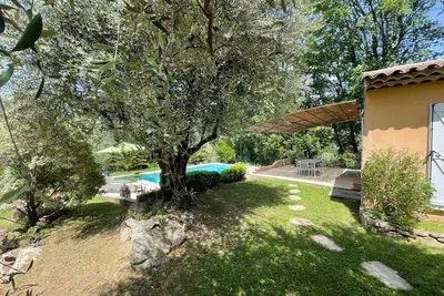 Image de Maison Grasse 8 personnes dans un écrin de verdure