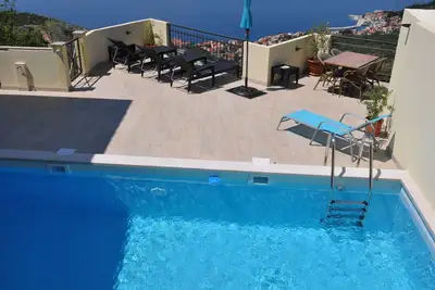 Image de Villa vue imprenable piscine, court de tennis, mini golf, air conditionné