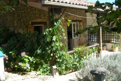 Image de Gîtes de Peyrounou, Le Chêne. Pour des vacances faites à la main.