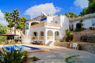 Belle villa dans un quartier calme à Moraira avec piscine privée