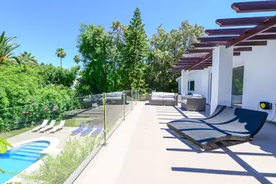 Image de Superbe villa contemporaine entourée de 5 terrains de golf à Nueva Andalucia