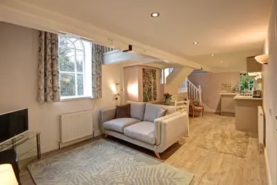 Image de Appartement élégant qui allie chic contemporain avec caractère et confort