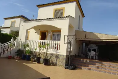 Villa Mirador de los Balcones avec terrasse, barbecue et piscine communautaire