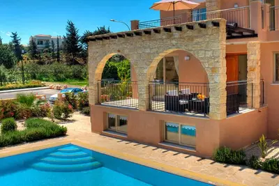 Image de Plage de sable privée - Luxe exclusif - Piscine à débordement chauffée - Jacuzzi - Salles de jeux