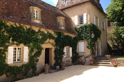 Image de Magnifique presbytère du 17° siècle, demeure de charme.