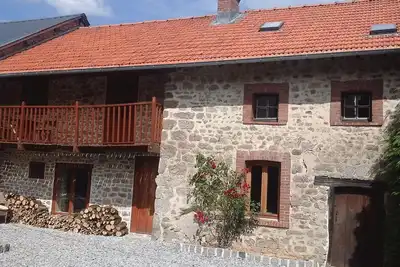 Image de Cottage convertie et Grange dans un petit hameau