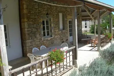 Image de Le Chataignier, Gîtes de Peyrounou. Vacances, fait à la main