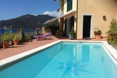 Image de Bel appartement avec terrasse panoramique avec piscine à usage exclusif