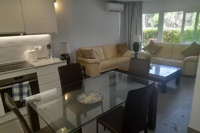Image de Appartement duplex Ă distance de marche de la plage et des commerces