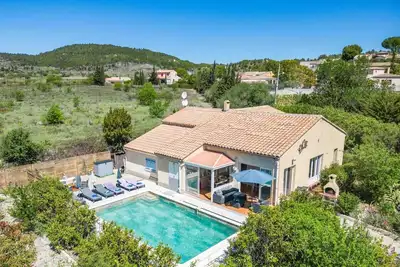 Image de villa 6 personnes avec piscine privée