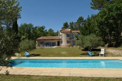 Image de Maison avec grande piscine. Calme et tranquillité   au milieu de 2 hectares