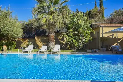 Image de Villa Natino avec piscine et jardin