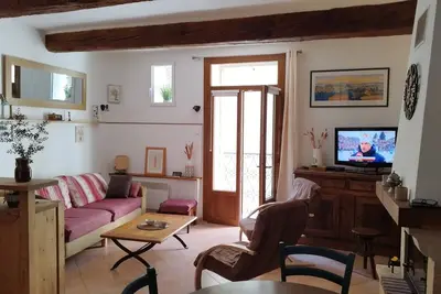 Image de Village house with balcony and internet box