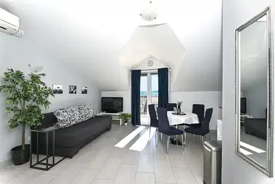 Kambelovac 2 - Appartement élégant et confortable pour 5 personnes situé à 150 m d'une plage