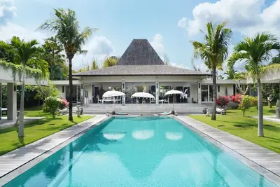 Image de wonderfull villa with chef. . . .
