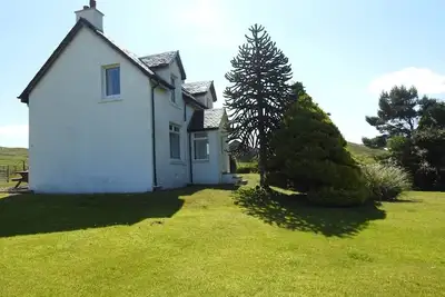 Image de Cosy Traditional Croft House, close to white sandy beaches.