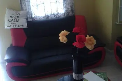 Image de Belle propriété d'influence britannique dans un beau quartier