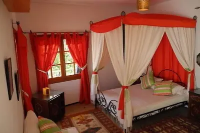 Image de Assilah: Chambre d’hôtes et grand salon dans maison de caractère