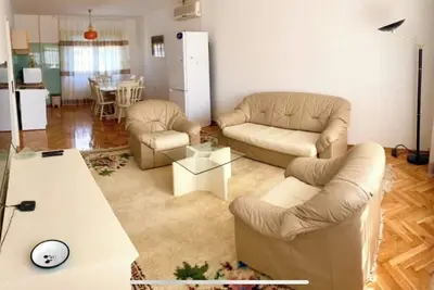 Image de Près de la ville, belle maison, explorez les merveilles de la Serbie. Idéal pour les familles