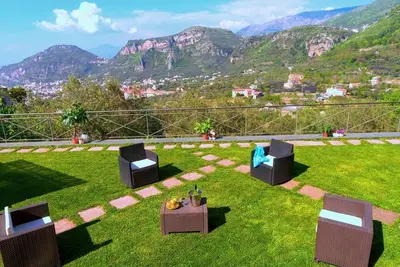 Image de Appartement panoramique avec jardin et parking privé