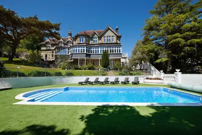 Image de Lyon Court - Le Garret (2 chambres avec piscine chauffée et sauna. 6 personnes)