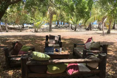 Image de Belle villa de plage sur 7 acres de plage privée