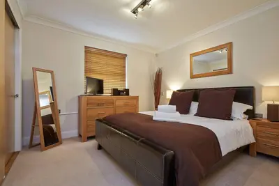 Image de Fab 2 chambres 2 salles de bain w / parking Jago Court Newbury