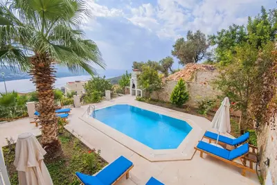 Image de Villa de 3 chambres à prix raisonnable avec piscine privée et belle vue sur la mer
