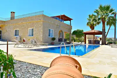 Image de Vue imprenable sur la mer - Argaka - Superbe Bungalow 3 chambres - Piscine chauffée - Piscine chauffée - Wifi