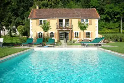 Image de Belle villa au bord de la rivière avec piscine d'eau salée chauffée, à 10 min à pied de Tremolat