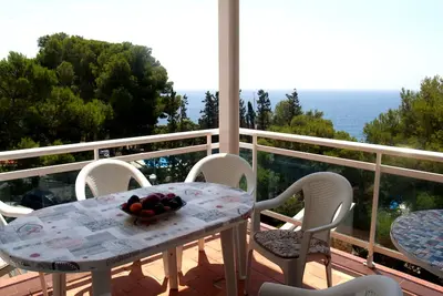 Appartement confortable avec une vue panoramique imprenable sur la mer