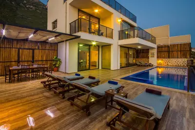 Image de Villa de luxe de 3 chambres près du centre de Kalkan, intimité totale et vue magnifique sur la mer