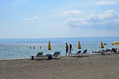 Image de Appartement avec deux chambres, wifi, télévision par câble, plage 50m, 100m