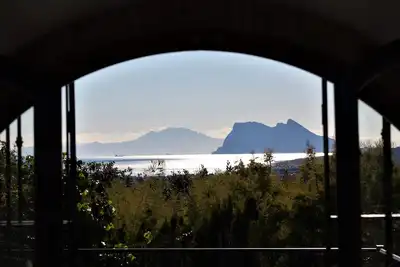 Image de Villa près de Sotogrande, vue mer & Gibraltar, piscine privée, grand jardin