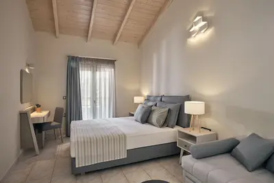 Image de Maisonnette Budget Jardin et Piscine [55 m² | 45 m²]