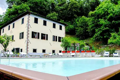 Turandot. Très bel appartement dans un style moderne dans la Villa toscane antique
